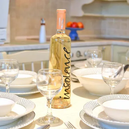 - Luxury Gouviá